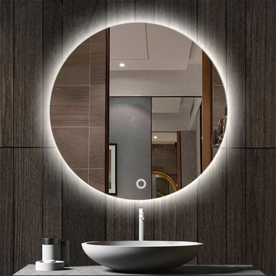 Touchscreen LED badkamerspiegel met grote sensor schakelaar en moderne design stijl