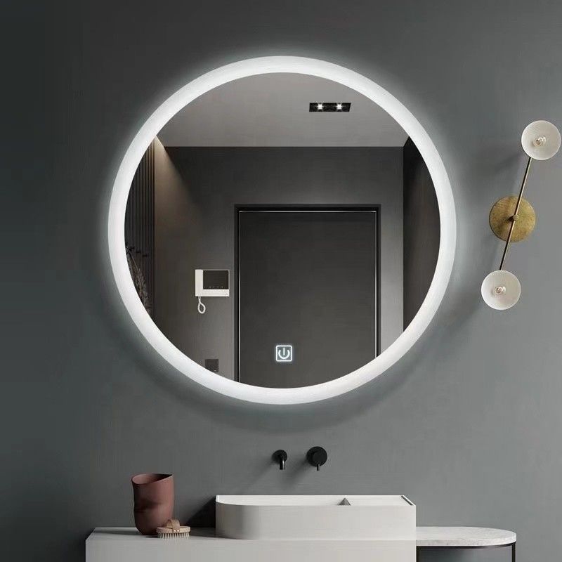 Touchscreen LED badkamerspiegel met grote sensor schakelaar en moderne design stijl